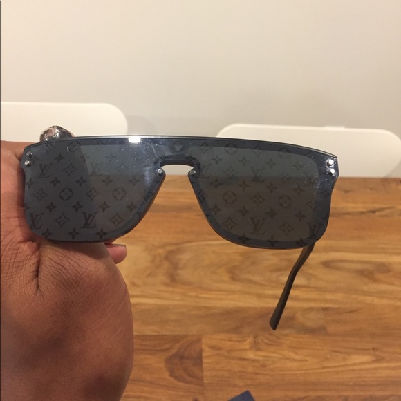 Like New Authentic Louis Vuitton Sunglasses - Picture 7 of 7